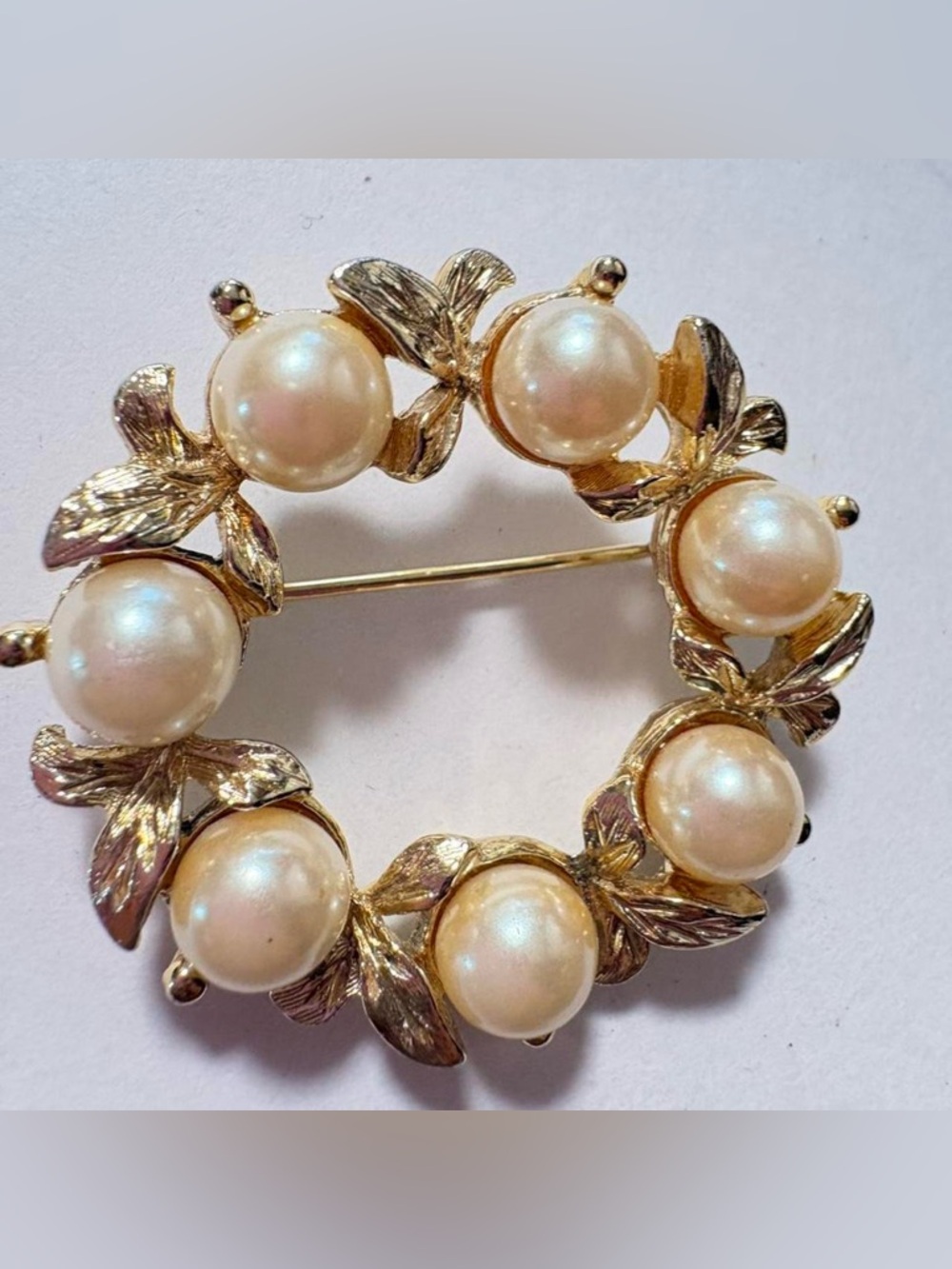 Vintage Classic faux Pearl and Gold tone Wreath Brooch - Elegant Women’s Jewelry
